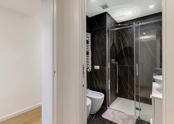 Luxurious Designer - Station Apartament